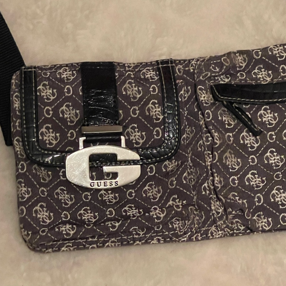 💫Guess💫 Y2K crossbody bag - Picture 3 of 7